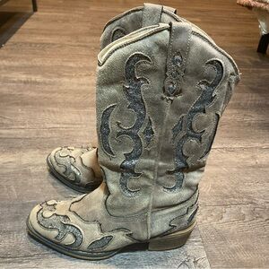 Jessica Cline Size 5 Western Boots Tan Suede Silver Sparkly Cut Outs Stack Heel